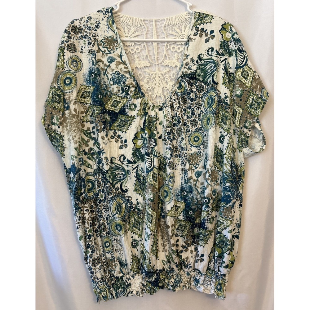 No Boundaries Women's Plus 3XL Blue/Green Paisley V-Neck Crotchet Back Blouse